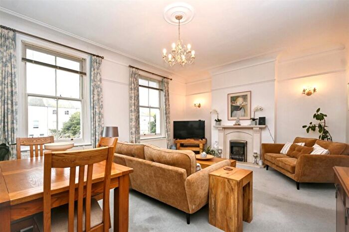 4 Bedroom Flat For Sale In Hyde Gardens, Eastbourne, BN21