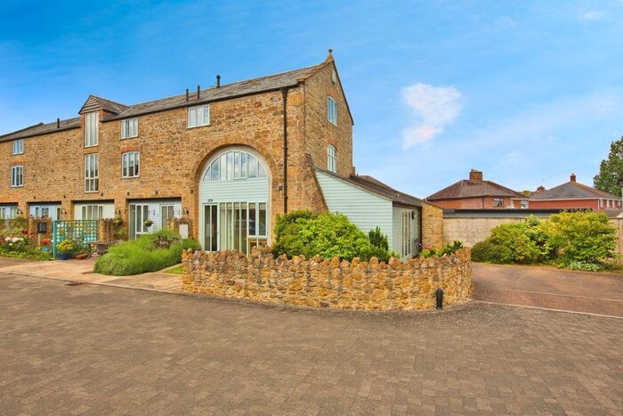 3 Bedroom Barn Conversion For Sale In Granary Barton Close, Merriott, TA16