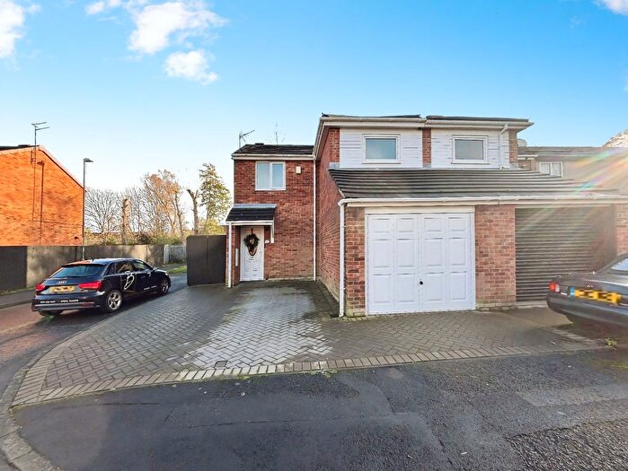 3 Bedroom End Of Terrace House For Sale In Waverdale Way, South Shields, NE33