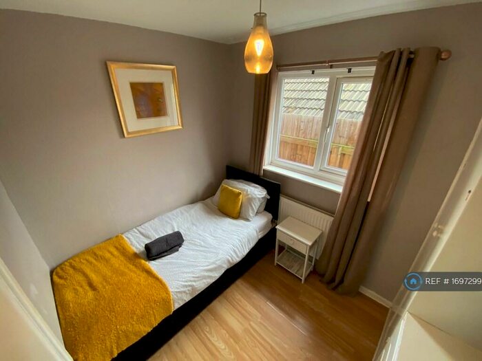 3 Bedroom Bungalow To Rent In Fourth Avenue, Carlton, Nottingham, NG4