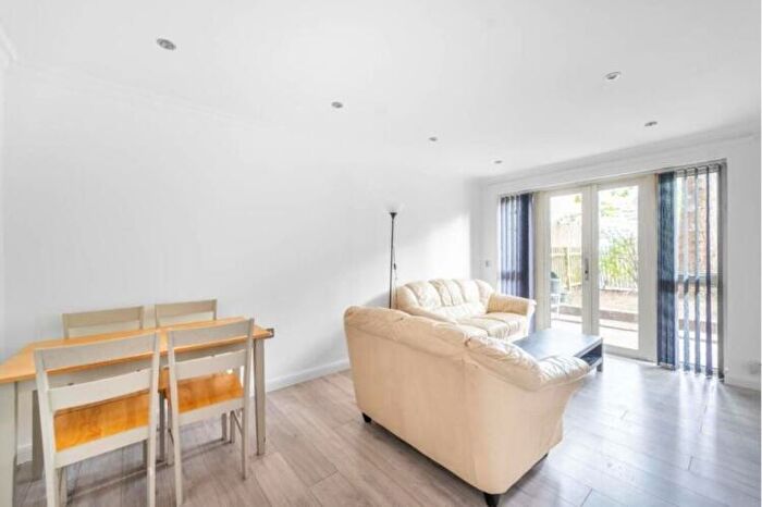 3 Bedroom Maisonette To Rent In Swain Street St John's Wood, NW8