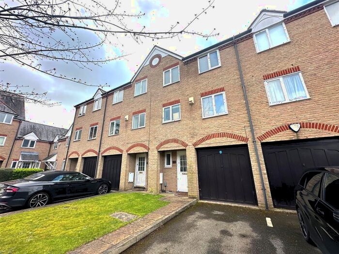 4 Bedroom Town House To Rent In Norbury Avenue, Watford, WD24