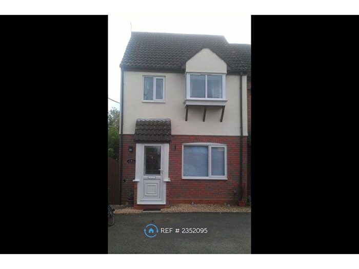3 Bedroom End Of Terrace House To Rent In Willow Close, Alcester, B49