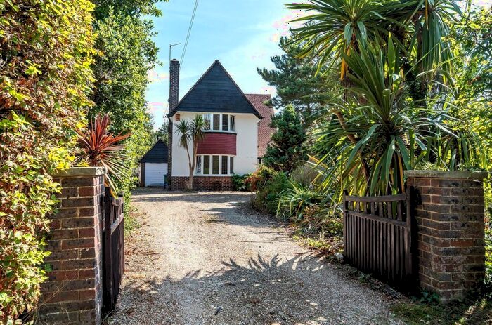 4 Bedroom Detached House To Rent In Inglewood Barrack Lane, Aldwick, Bognor Regis, West Sussex, PO21