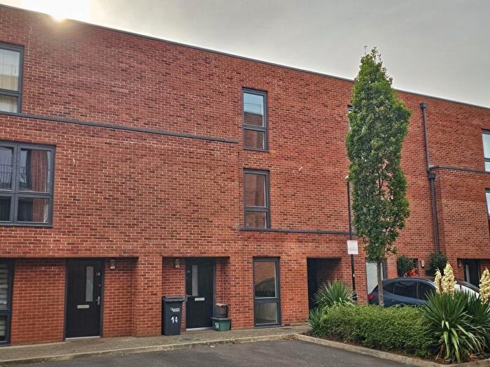4 Bedroom Town House To Rent In Kiln Close, Gloucester, GL1
