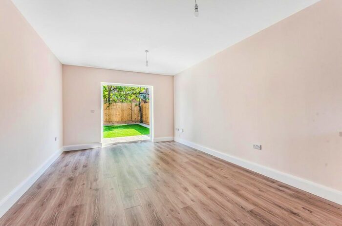 2 Bedroom End Of Terrace House To Rent In Parkfield Close, Coventry, CV2