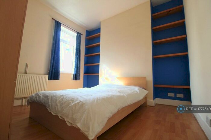 2 Bedroom Flat To Rent In Portway, London, E15