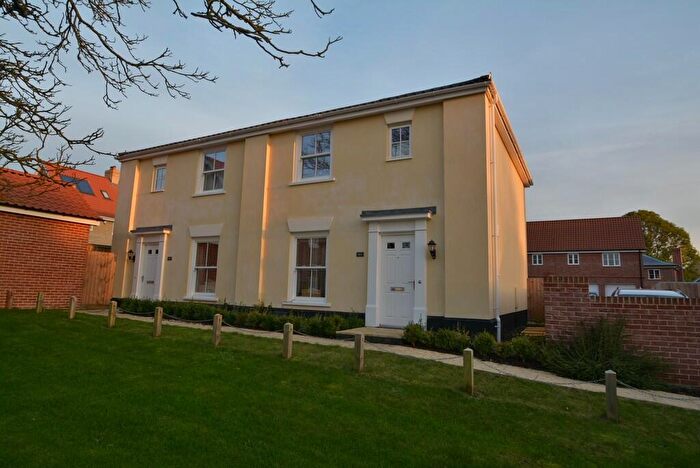 3 Bedroom Semi Detached House To Rent In Warren Avenue, Saxmundham, IP17