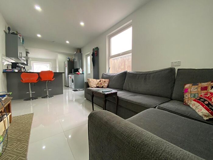 5 Bedroom Terraced House To Rent In Llanishen Street, Heath, CF14