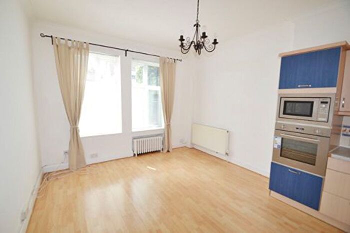 1 Bedroom Flat To Rent In Golders Green Road, London, NW11