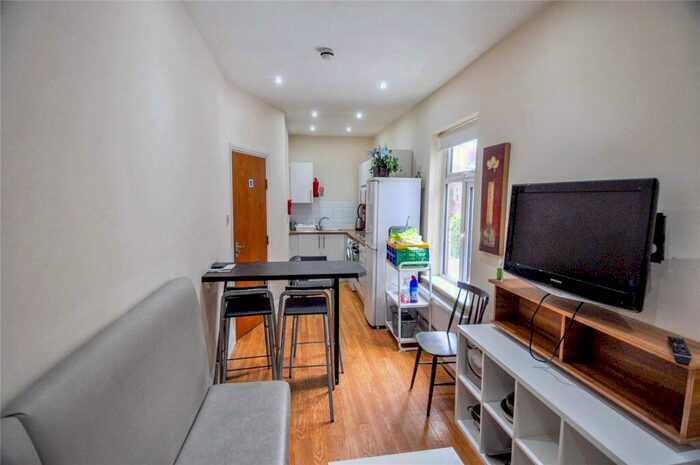 4 Bedroom Flat To Rent In Landcross Road, Manchester, M14