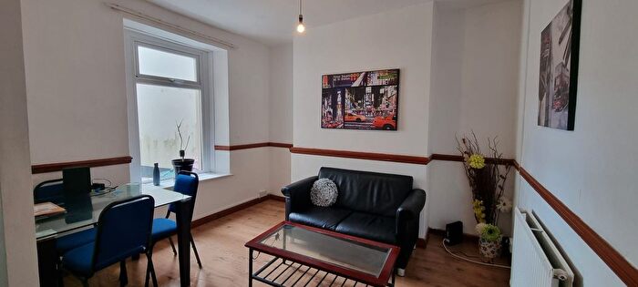 4 Bedroom Bungalow To Rent In Western Street, Sandfield, SA1