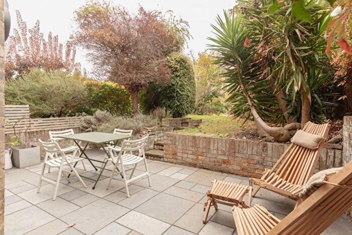 1 Bedroom Flat For Sale In Grove Park, Camberwell, SE5