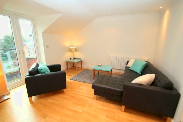 2 Bedroom Apartment To Rent In The Hall, Leeds, LS7