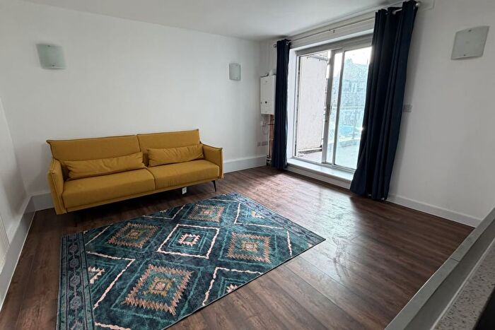2 Bedroom Flat For Sale In Centreway Apartments, Ilford, IG1