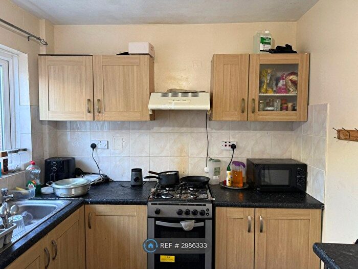 3 Bedroom Terraced House To Rent In Kennington Road, Nottingham, NG8