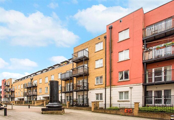 1 Bedroom Flat To Rent In Mercer Court, Mile End, E1