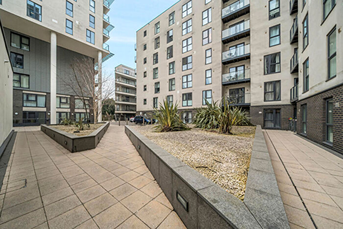 1 Bedroom Apartment For Sale In Guildford Road, Woking, GU22