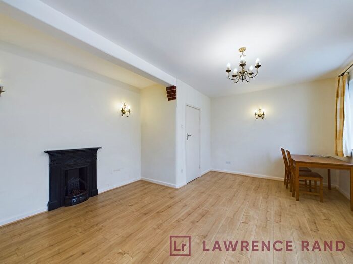 3 Bedroom Semi-Detached House To Rent In Eastern Avenue, Pinner, HA5
