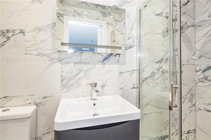 1 Bedroom Semi-Detached House For Sale In Ingate Place, London, SW8
