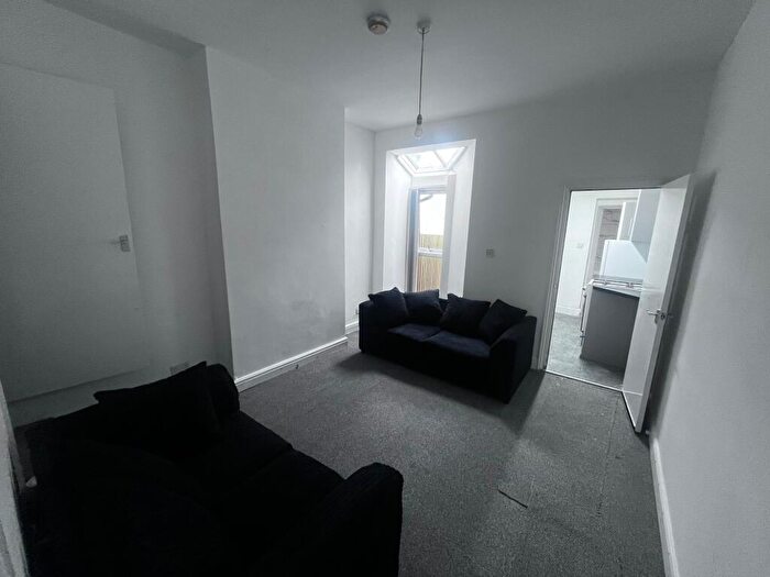 3 Bedroom House To Rent In Windmill Lane, Smethwick, B66