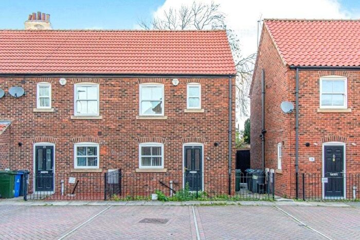 2 Bedroom House To Rent In Rainbow Close, Thorne, DN8