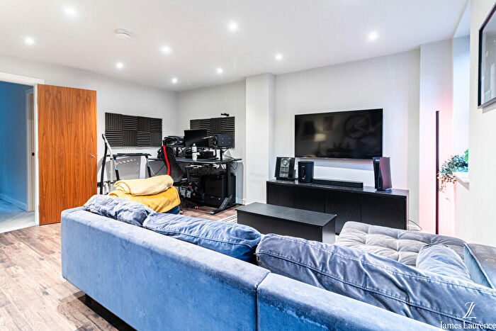 3 Bedroom Town House For Sale In Tenby Street South, Jewellery Quarter, Birmingham City Centre, B1