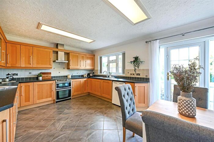 4 Bedroom Detached House For Sale In Swanwick Lane, Swanwick, Southampton, SO31