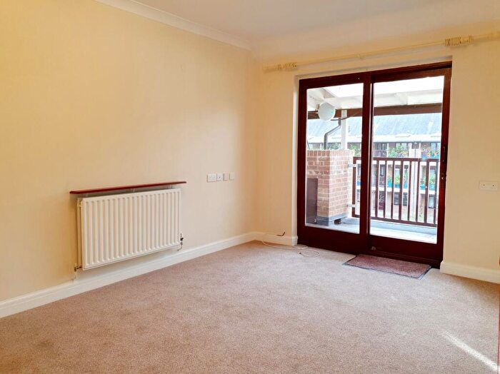 1 Bedroom Retirement Property For Sale In Emmbrook Court, Reading, RG6