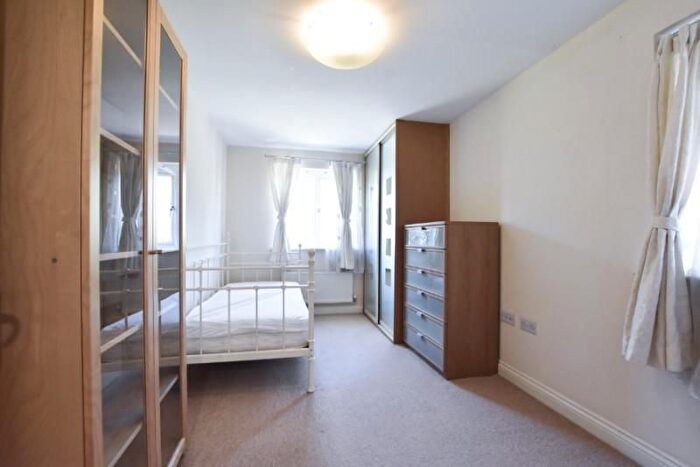 2 Bedroom Flat To Rent In Beach Lodge, Hendon Lane, Finchley, London, N3