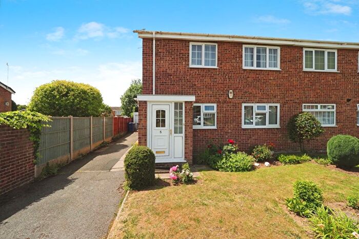 2 Bedroom Maisonette For Sale In Mayfield Road, Burton-On-Trent, Staffordshire, DE15
