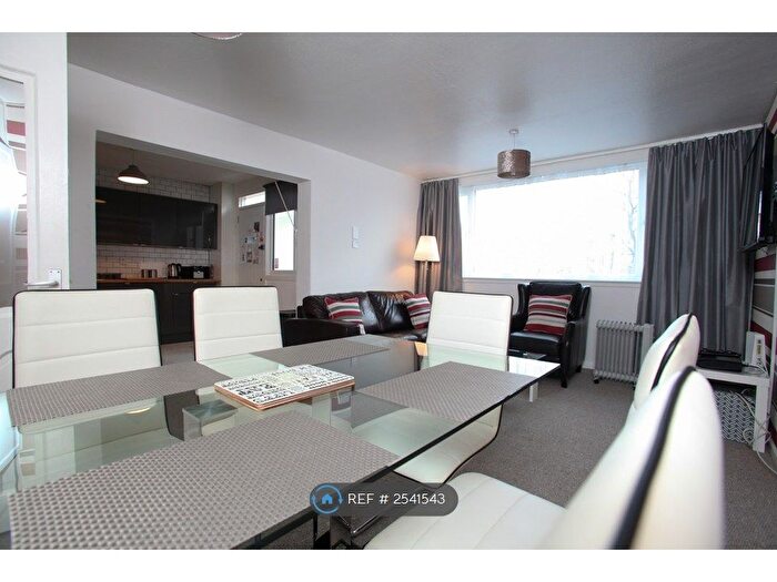 3 Bedroom Maisonette To Rent In Pentland Road, Glasgow, G43