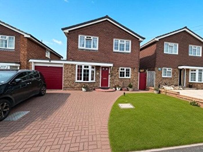 4 Bedroom Detached House To Rent In Loddon Way, Ash, Aldershot, Hampshire, GU12