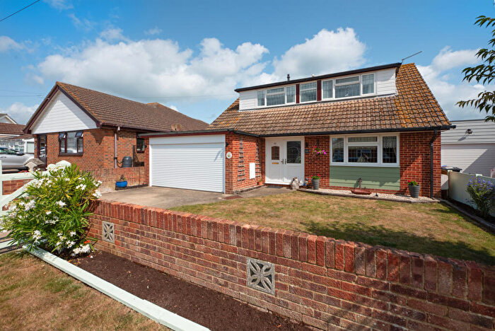 4 Bedroom Bungalow For Sale In Vauxhall Avenue, Herne Bay, Kent, CT6