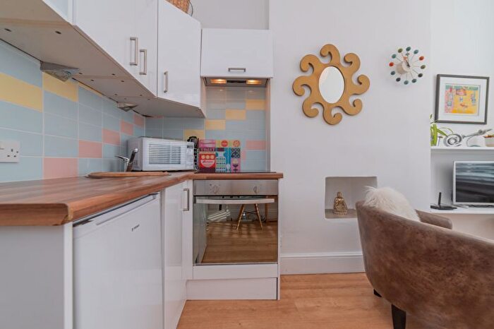 1 Bedroom Flat To Rent In Coomassie Road, Maida Vale, London, W9