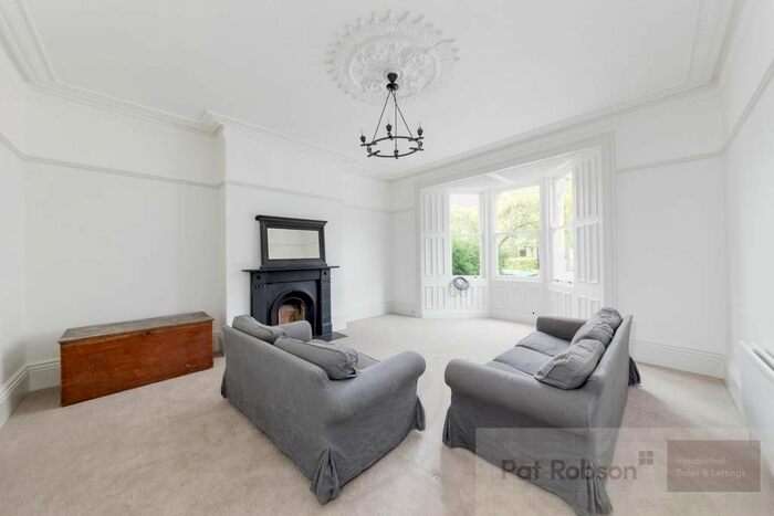 2 Bedroom Flat To Rent In Holly Avenue, Jesmond, Newcastle Upon Tyne, NE2