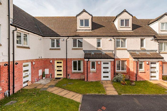 4 Bedroom Town House For Sale In Larchwood Square, Edinburgh, EH12