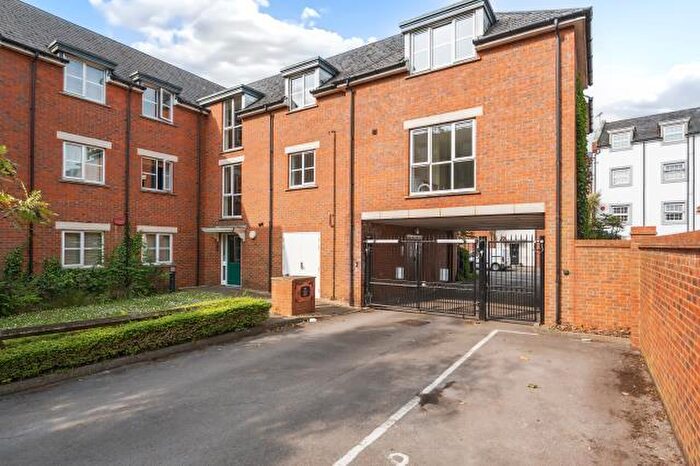 2 Bedroom Apartment For Sale In Silver Street, Reading, RG1