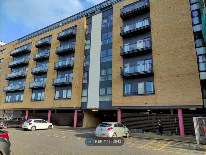3 Bedroom Flat To Rent In Ferry Court, Cardiff, CF11