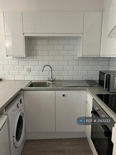 1 Bedroom Flat To Rent In St. Pauls Avenue, Slough, SL2