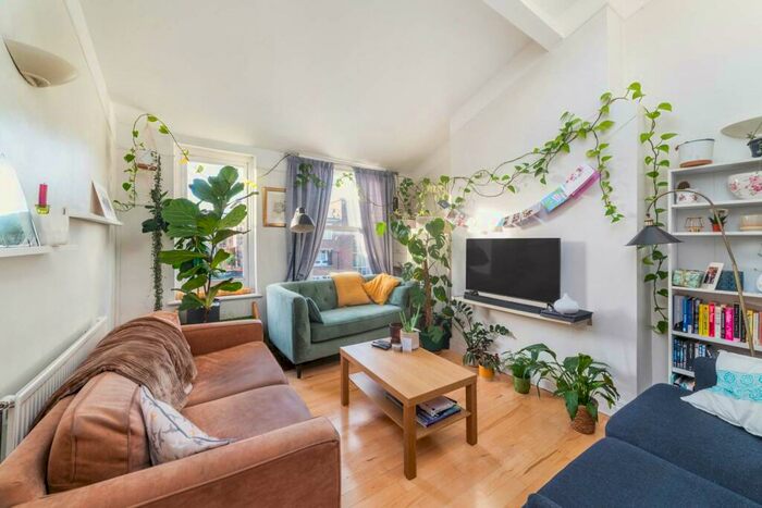 2 Bedroom Maisonette To Rent In Roseleigh Avenue, Islington, London, N5