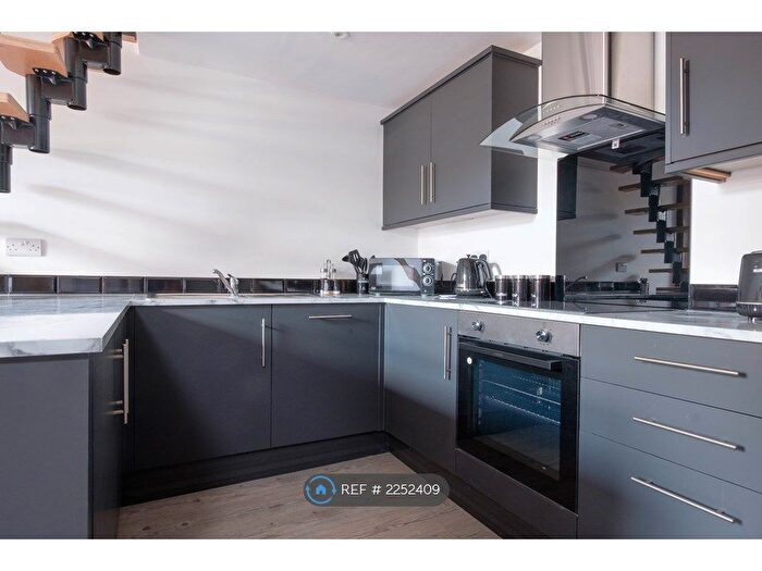 2 Bedroom Flat To Rent In Doncaster Road, Doncaster, DN3