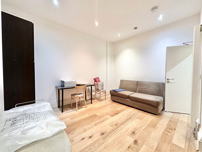 Studio To Rent In West End Lane, NW6