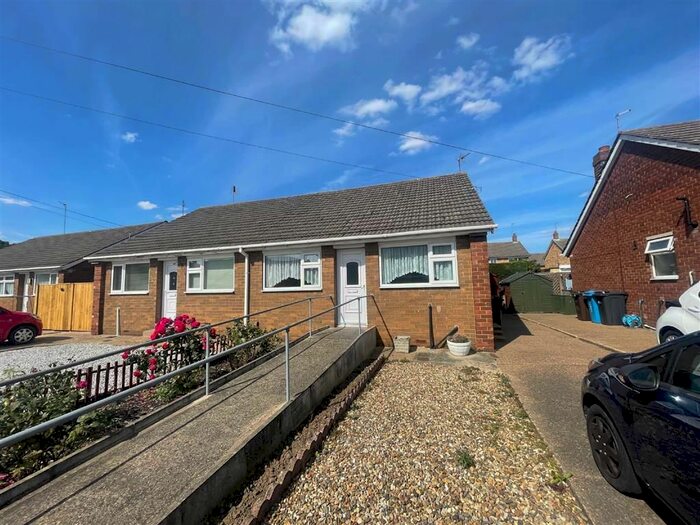 2 Bedroom Bungalow To Rent In Minster Close, Hull, HU8