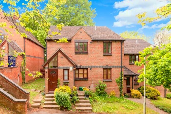 2 Bedroom Apartment To Rent In Green Ridges, Headington, OX3