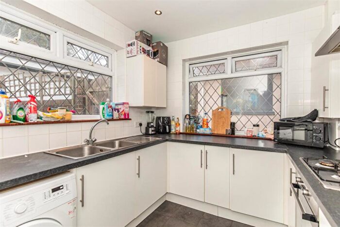 6 Bedroom House To Rent In Bevendean Crescent, Brighton, BN2