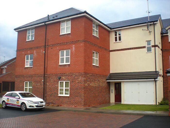 2 Bedroom Flat To Rent In Regent Court, Oldbury, B69