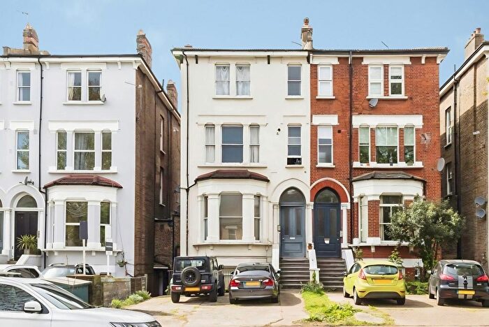 2 Bedroom Flat To Rent In The Avenue, Ealing, W13