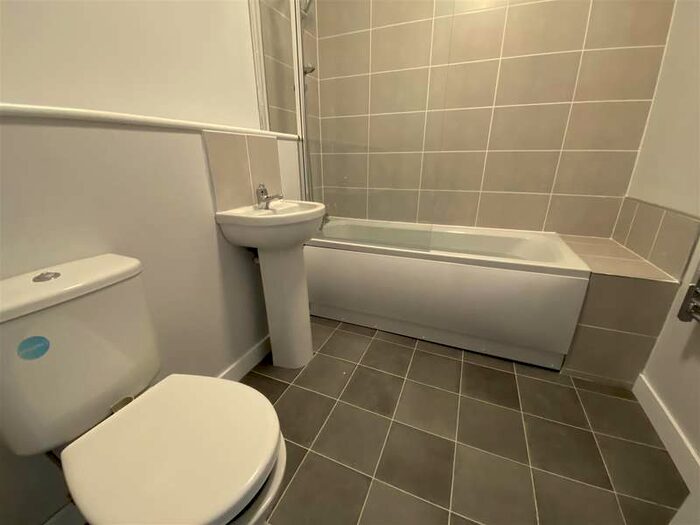 2 Bedroom Flat To Rent In Bellegrove Road, Welling, Kent, DA16