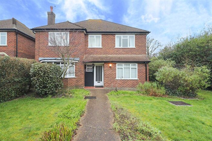 4 Bedroom Detached House To Rent In Almond Avenue, Ickenham, UB10